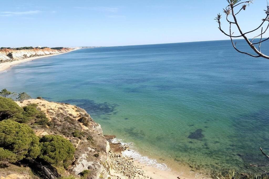 Magnifique Duplex Avec Piscine En Bord De Mer Apartman Olhos de Agua  Kültér fotó